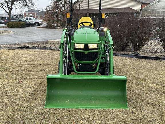 Image of John Deere 2032R equipment image 1