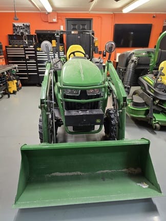 2022 John Deere 2032R Equipment Image0
