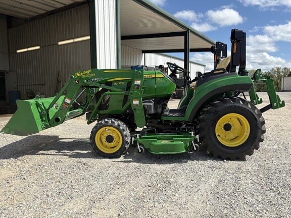 2022 John Deere 2032R Equipment Image0