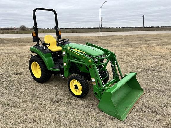 Image of John Deere 2032R equipment image 2
