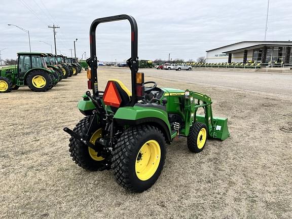 Image of John Deere 2032R equipment image 4