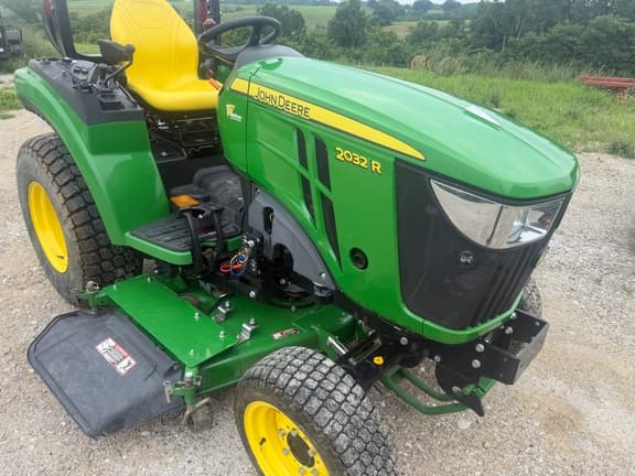 Image of John Deere 2032R equipment image 1