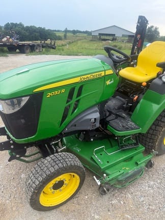 2022 John Deere 2032R Equipment Image0