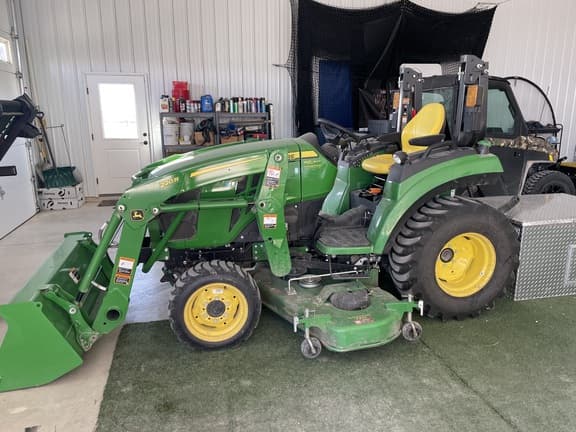 Image of John Deere 2032R equipment image 1