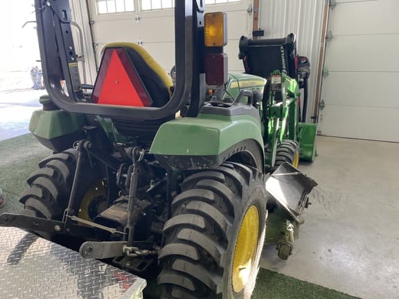 Image of John Deere 2032R equipment image 3
