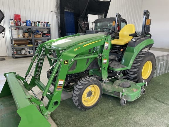 2022 John Deere 2032R Equipment Image0