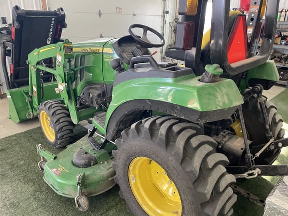 Image of John Deere 2032R equipment image 4