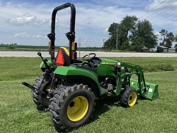 Image of John Deere 2032R equipment image 4