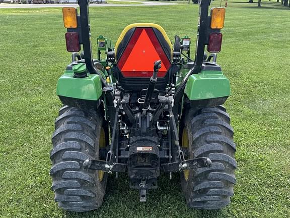 Image of John Deere 2032R equipment image 3
