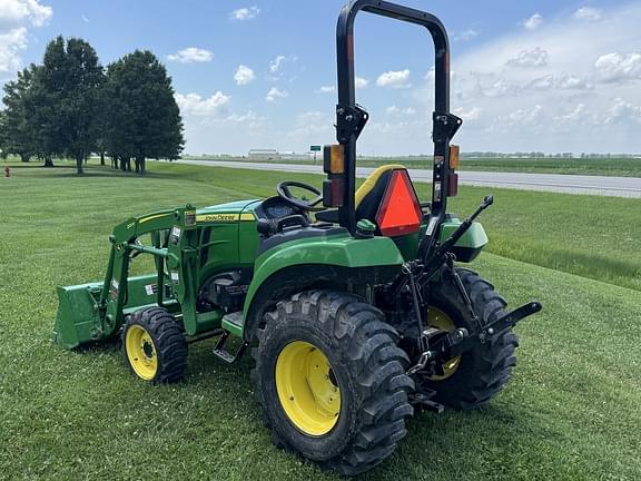 Image of John Deere 2032R equipment image 2