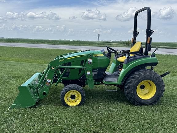 Image of John Deere 2032R equipment image 1