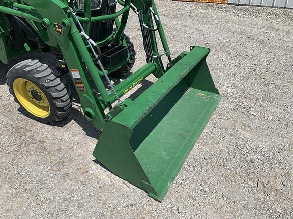 Image of John Deere 2032R equipment image 2