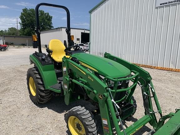 Image of John Deere 2032R equipment image 3