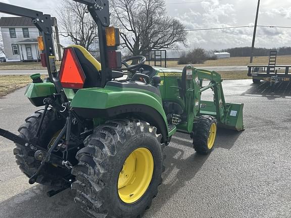 Image of John Deere 2032R equipment image 4