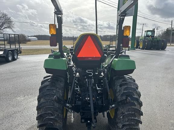 Image of John Deere 2032R equipment image 3