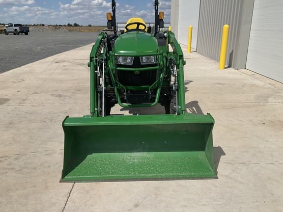 Image of John Deere 2032R equipment image 2