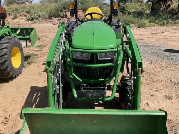 Image of John Deere 2032R equipment image 3