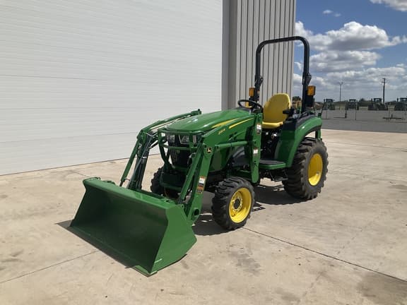 Image of John Deere 2032R equipment image 1