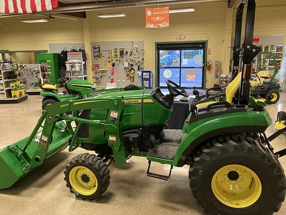 Image of John Deere 2032R equipment image 3