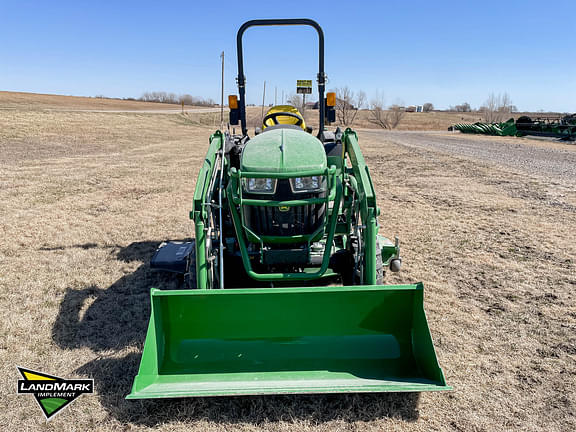 Image of John Deere 2032R equipment image 1