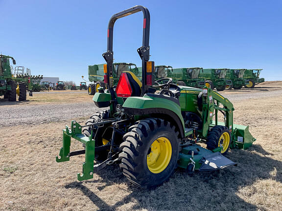 Image of John Deere 2032R equipment image 4