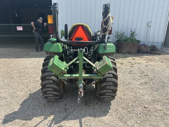 Image of John Deere 2032R equipment image 3
