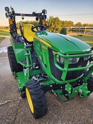 Image of John Deere 2032R equipment image 2
