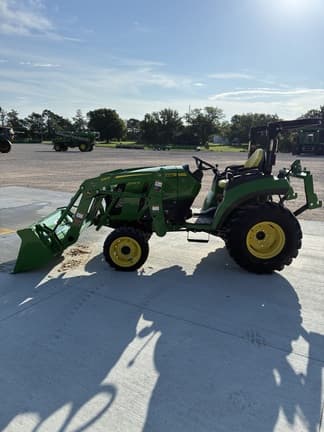 Image of John Deere 2032R equipment image 3