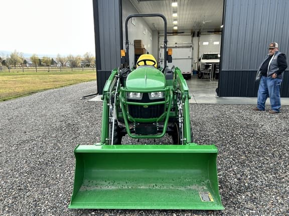 Image of John Deere 2032R equipment image 1