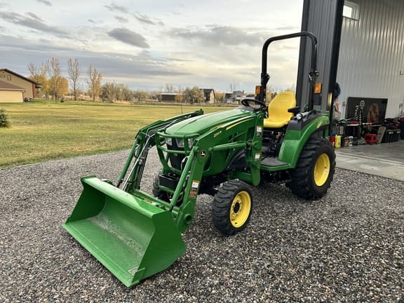 Image of John Deere 2032R equipment image 1
