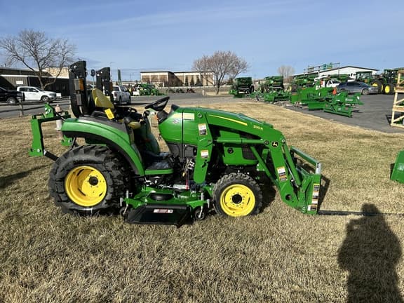 Image of John Deere 2032R equipment image 3