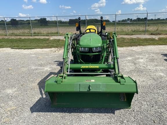 Image of John Deere 2032R equipment image 2
