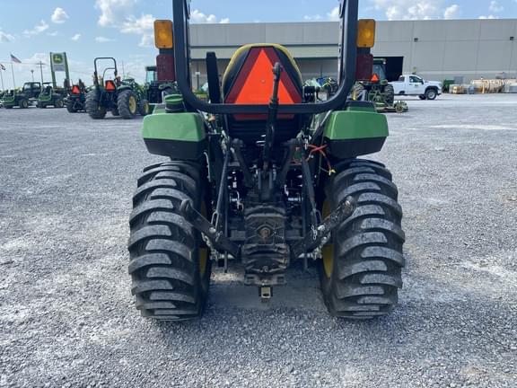 Image of John Deere 2032R equipment image 4