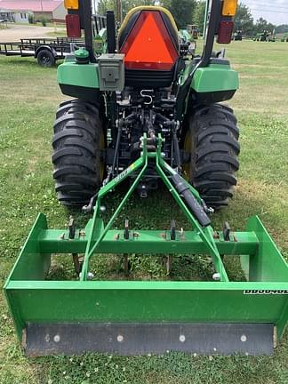 Image of John Deere 2032R equipment image 3