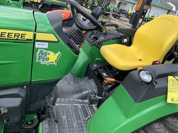 Image of John Deere 2032R equipment image 4