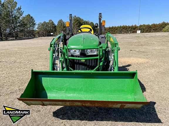 Image of John Deere 2032R equipment image 1