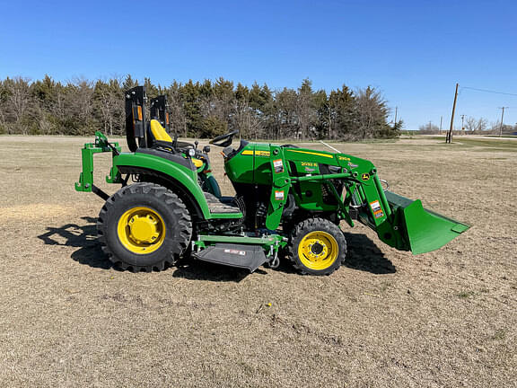 Image of John Deere 2032R equipment image 3