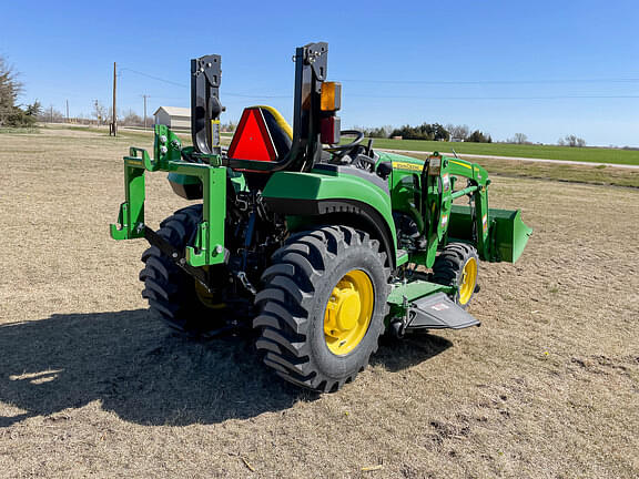 Image of John Deere 2032R equipment image 4