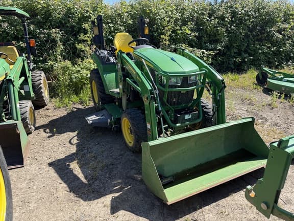 Image of John Deere 2032R equipment image 4
