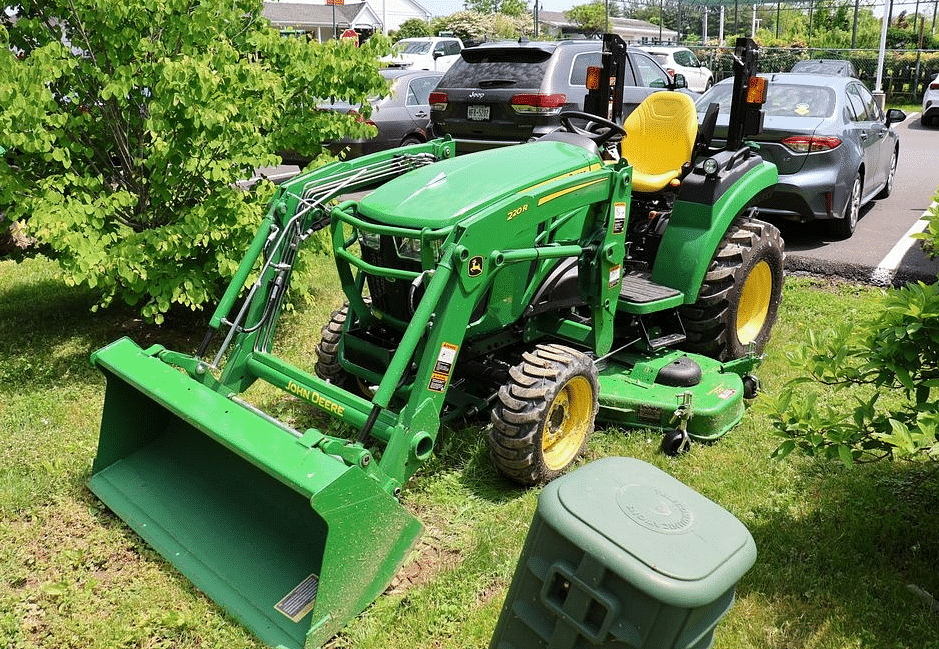 Image of John Deere 2032R Primary image