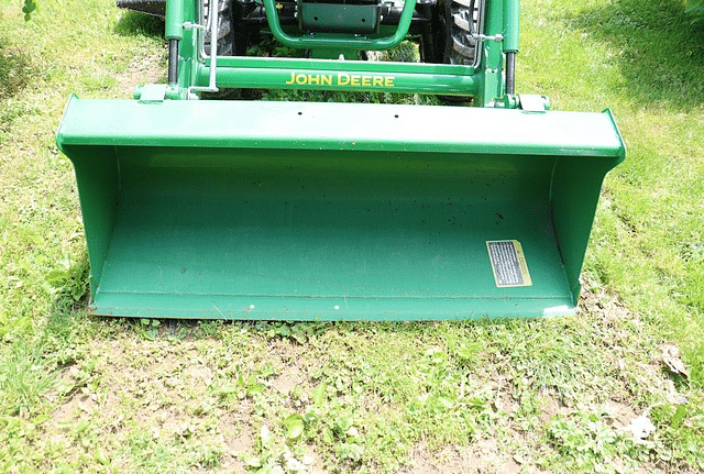 Image of John Deere 2032R equipment image 2