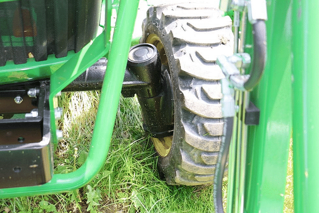 Image of John Deere 2032R equipment image 3