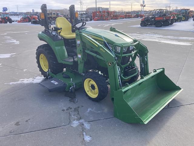 Image of John Deere 2032R equipment image 3