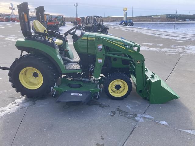 Image of John Deere 2032R equipment image 4