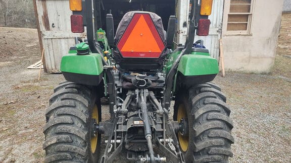 2022 John Deere 2032R Equipment Image0