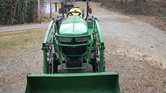Image of John Deere 2032R equipment image 3