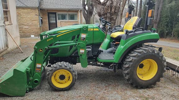 Image of John Deere 2032R equipment image 1