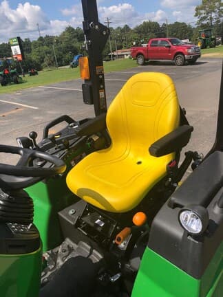 Image of John Deere 2032R equipment image 4