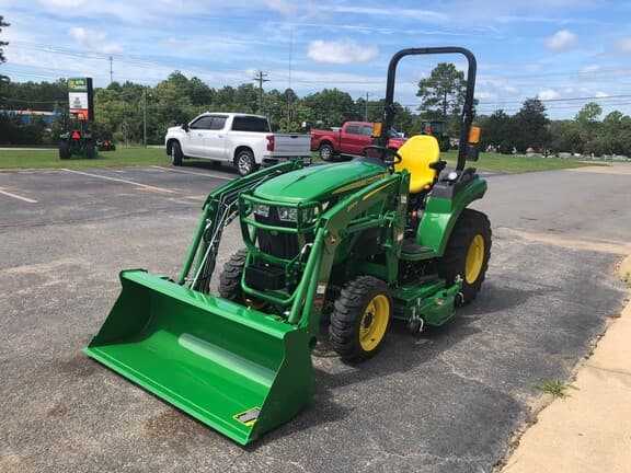 Image of John Deere 2032R equipment image 3