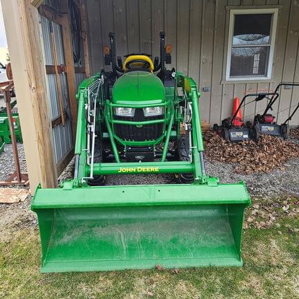 Image of John Deere 2032R equipment image 1